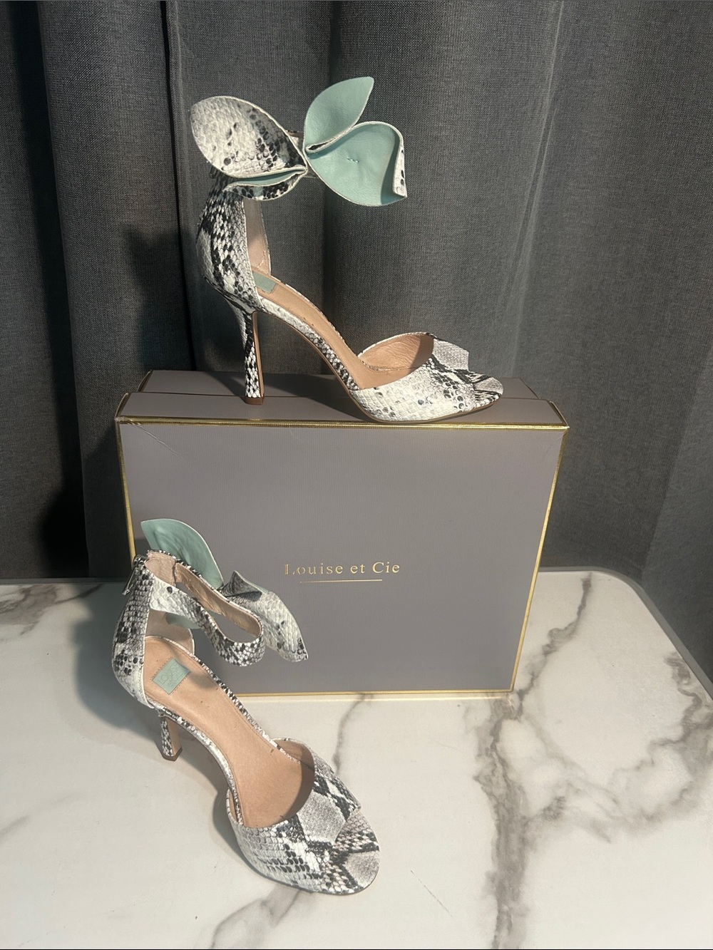 Beautiful sexy Louise et Cie Snake-Print Heels with Mint Leaf Accents 8.5 in box